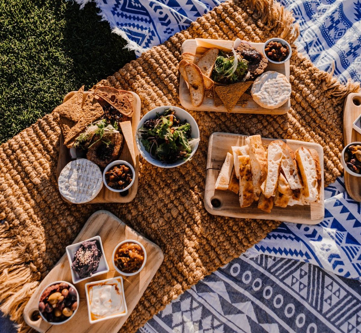 Picnics in Edmonton Places Offering Picnic Kits and Luxury Picnic Companies