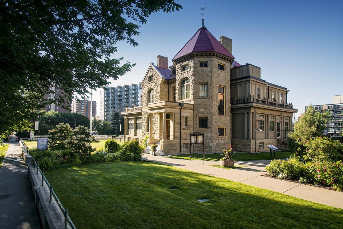 Thursday Evening Outdoor Tours by Lougheed House Lougheed House, 707