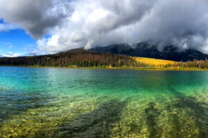 5 Beautiful Fall Hikes Through Jasper National Park