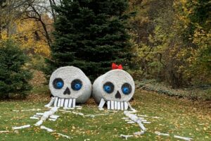 Amaranth Bale Trail: Road Trip an Hour From Toronto During Fall to See Whimsical Bale Sculptures