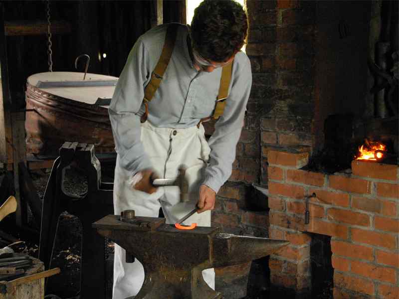 Lang Pioneer Village Museum