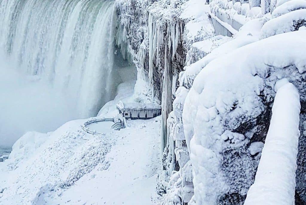 is journey behind the falls open in winter