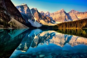 Guide: How to Get to Moraine Lake - Shuttles, Public Transit and Tours