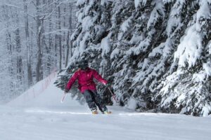 Where to Go For Snowboarding and Skiing in and Around Greater Toronto Area