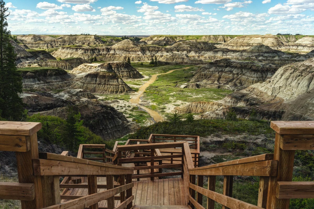 Meander Through Alberta’s Badlands on a Horseshoe Canyon Hike This Summer
