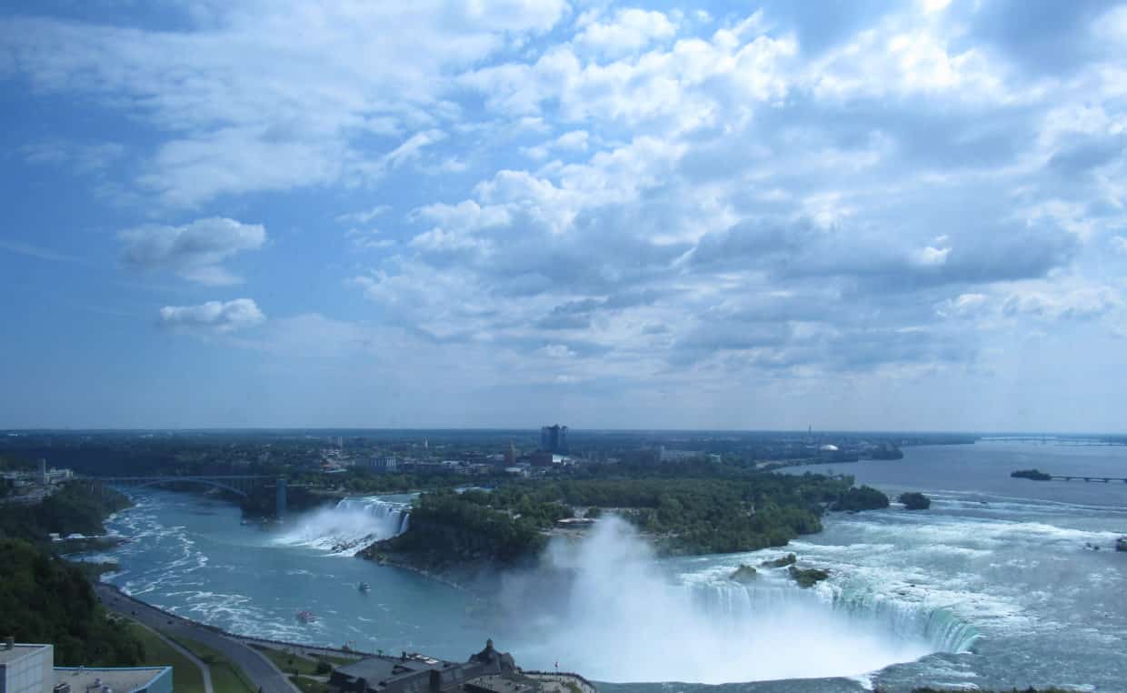 Majestic' Rainbow Delights Visitors at Niagara Falls