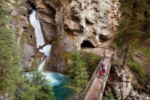 25 Day Trip Waterfall Hikes from Calgary