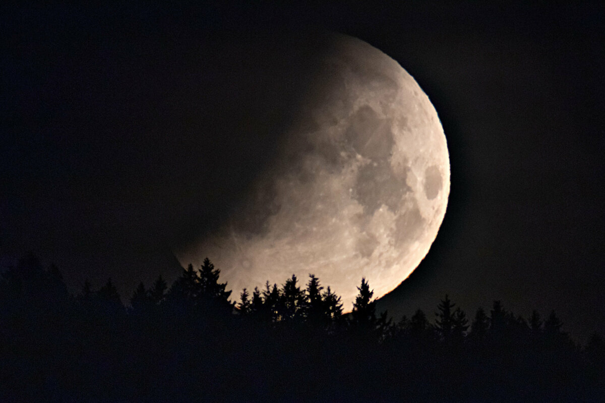 Sept 1718 When to See Tonight’s Partial Lunar Eclipse and Harvest