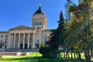 Restaurants, Bars, Swimming Pools, Spas, Tattoo Parlours, Community Centres to Reopen in Manitoba on June 1