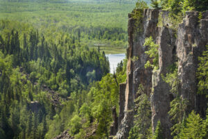 Ouimet Canyon Provincial Park: Towering Cliffs, Arctic Flora, and Dramatic Views Along Accessible Trails