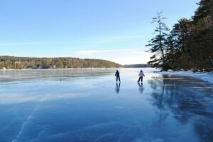 Alberta's Pigeon Lake Has an 8 km Long Picturesque Skateway For Hours of Winter Fun