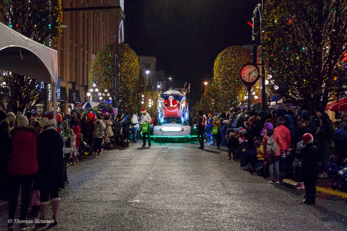 Peninsula Co Op Santa Light Parade Starting At Belleville And Government Street Victoria To Do Canada