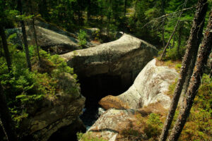 Explore Potholes Provincial Park: Trails, Waterfalls, and Glacial Potholes