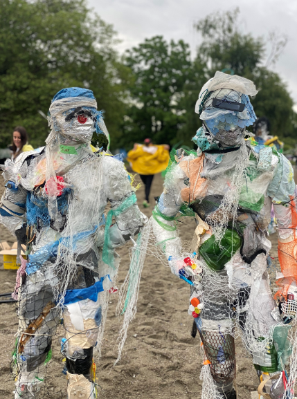 Corona Canada Plastic Beachgoers