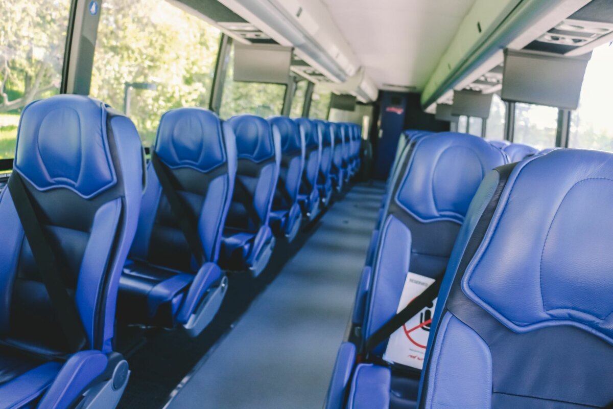 red-arrow-to-begin-daily-luxury-bus-service-between-toronto-and-ottawa