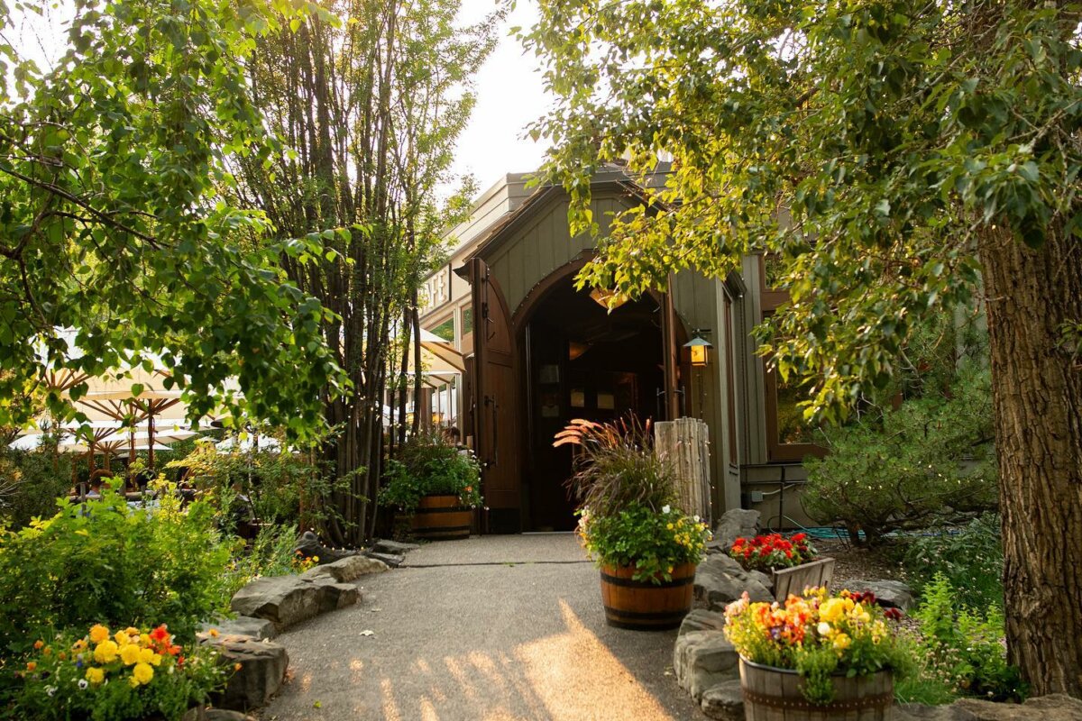 Top Restaurants & Bars in Alberta According to Canada’s 100 Best 2022