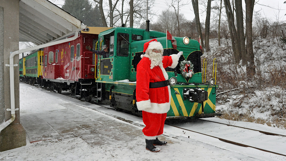 visit santa train ride