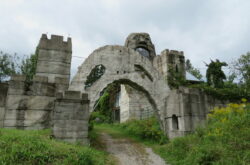 Make the Best of Your Trip to the Unique Midlothian Castle & Screaming Heads