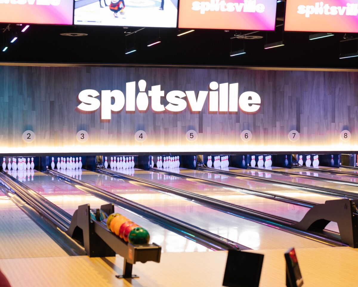 STRIKE UP SOME HOLIDAY CHEER: SPLITSVILLE BOWL CREEKSIDE HOSTS COCA-COLA’S HOLIDAY CARAVAN TOUR