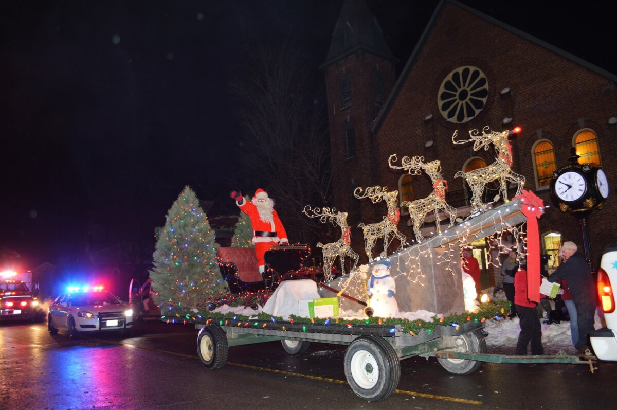 Old Town Christmas Parade 2022 20+ Santa Claus Parades In Toronto & Gta 2021