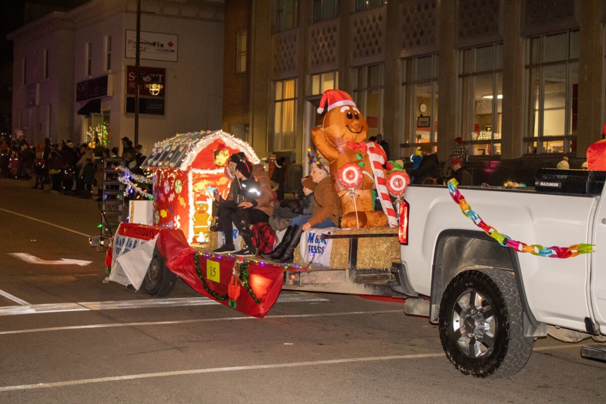 Parade of Lights Pembroke Downtown, Pembroke To Do Canada