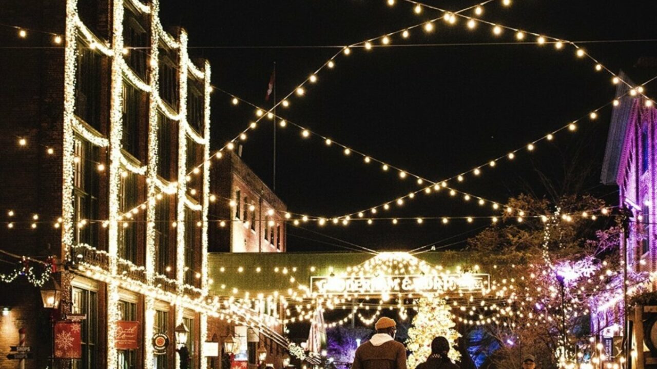 2022 Christmas Marketplace December 8 Distillery Winter Village: Things To Do At Toronto's Christmas Market -  November 18 To December 31, 2021 | To Do Canada