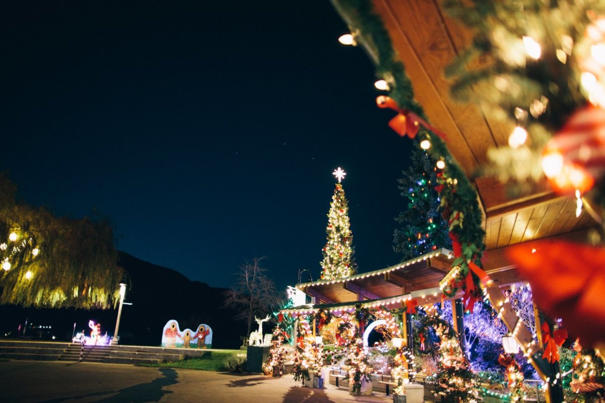 15 Small Towns in British Columbia for Christmas and Winter Holiday