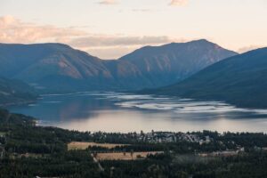Summer Getaway to Nakusp: Beach Walks, Hot Springs & More in Kootenay Rockies