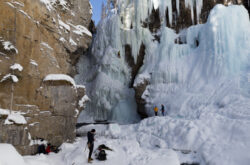 Winter Adventures at Johnston Canyon – Scenic Hikes & Ice Walks to Frozen Waterfalls