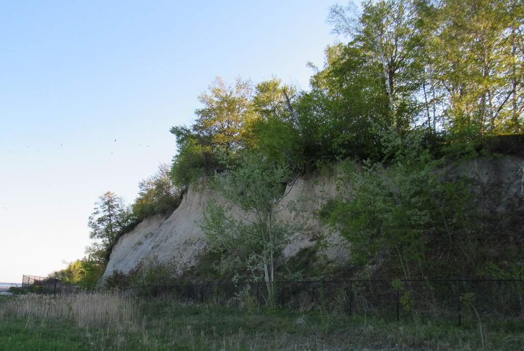 portunionwaterfronttrail-bluffs